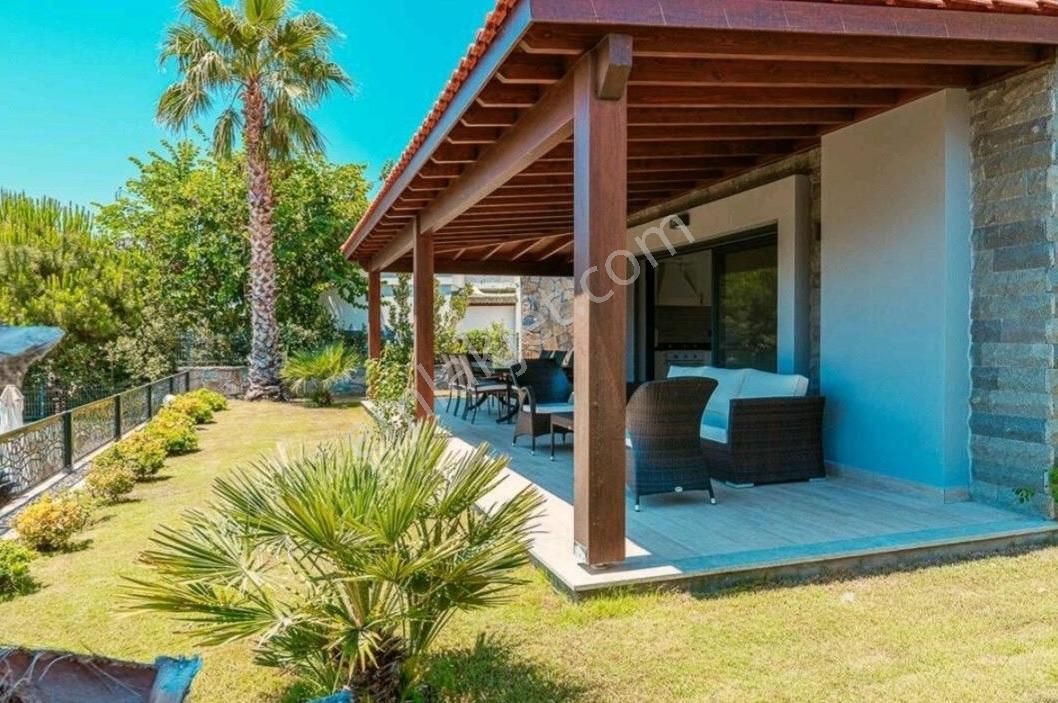 Bodrum Gümüşlük'te Havuzlu Lüks 3+1 Eşyalı Satılık Villa