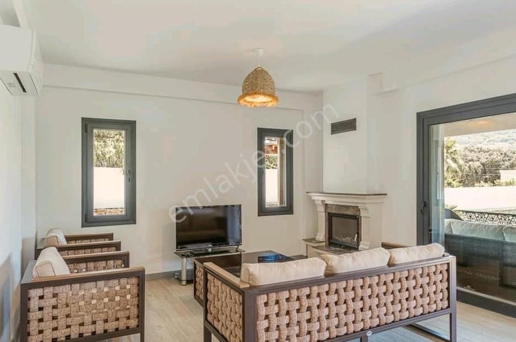 Bodrum Gümüşlük'te Havuzlu Lüks 3+1 Eşyalı Satılık Villa - Görsel 16