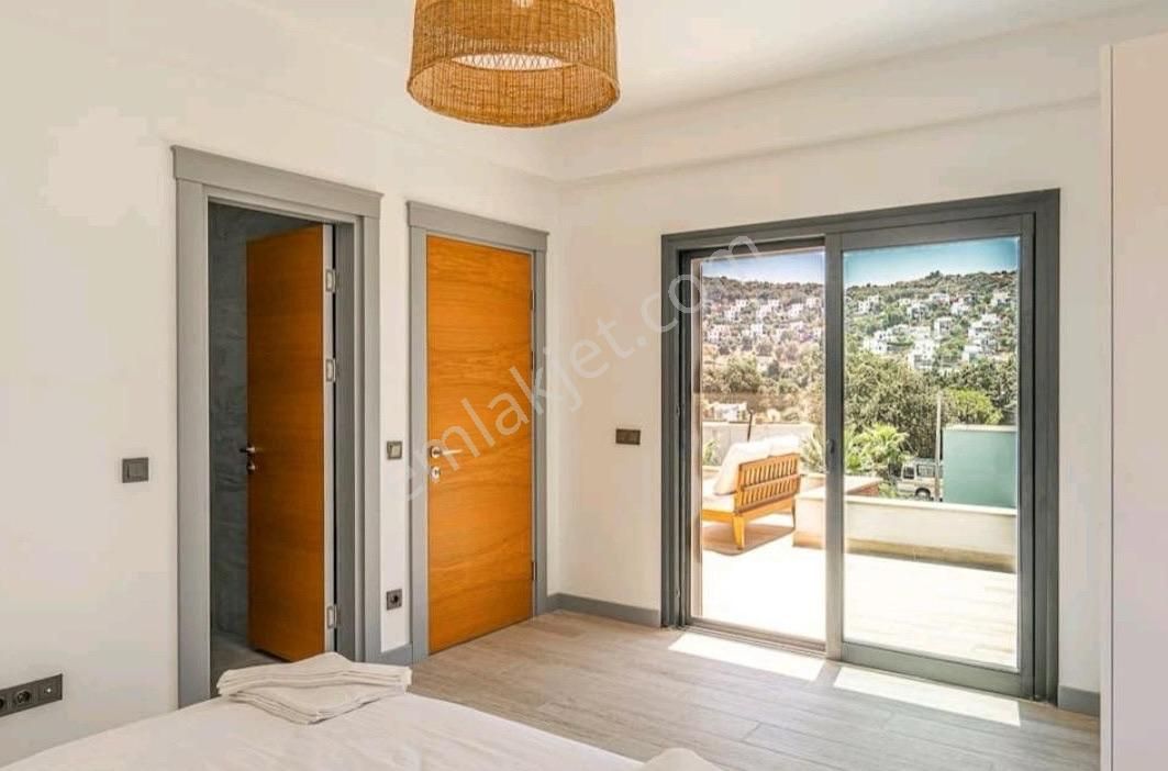 Bodrum Gümüşlük'te Havuzlu Lüks 3+1 Eşyalı Satılık Villa - Görsel 23