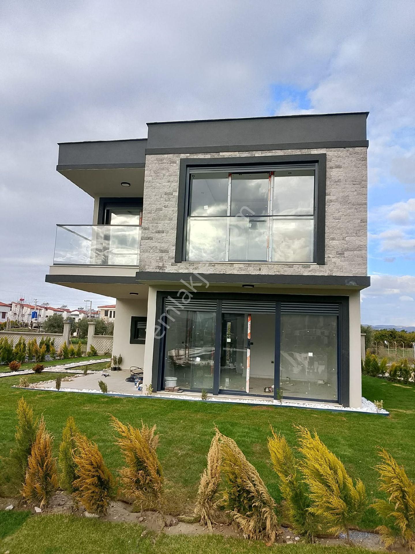 Kuşadası Güzelçamlıda Tek Müstakil Havuzlu Site İçinde Sıfır Satılık Villa - Görsel 3
