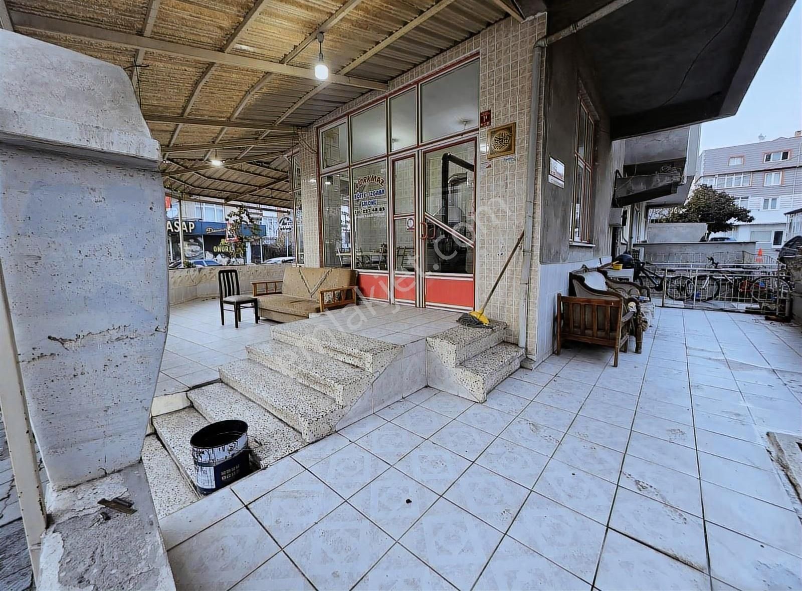 2 Caddeye Köşe Konumda 100 M2 Kiralık Dükkan - Görsel 4