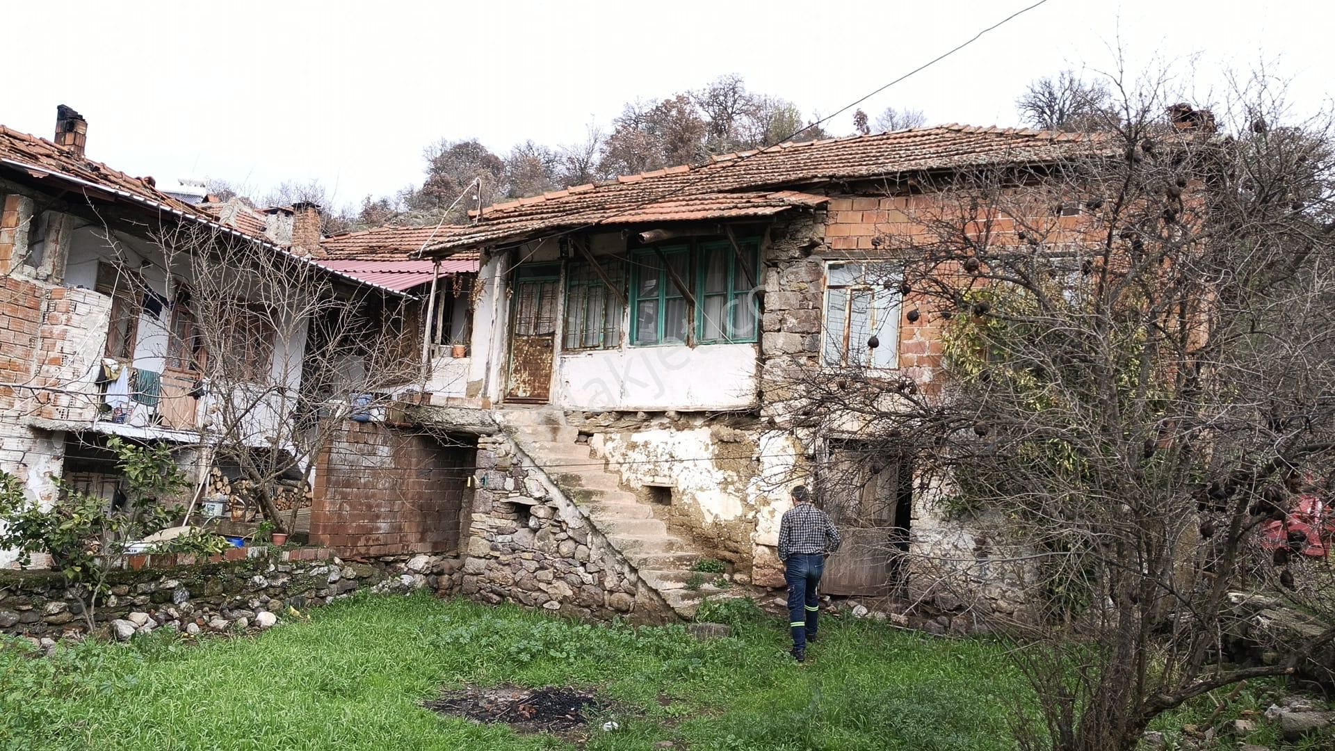 Bergama Karalar Köyünde Oturmaya Hazır Bahçeli 2+1 Müstakil Ev