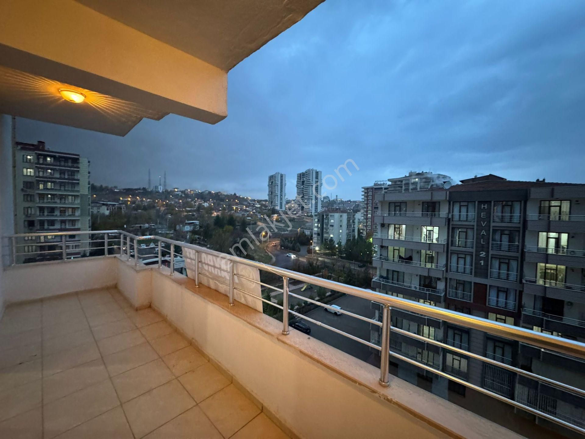 Diyarbakırın En Güzel Manzaralı 3+1 Kiralık Dairesi - Görsel 11