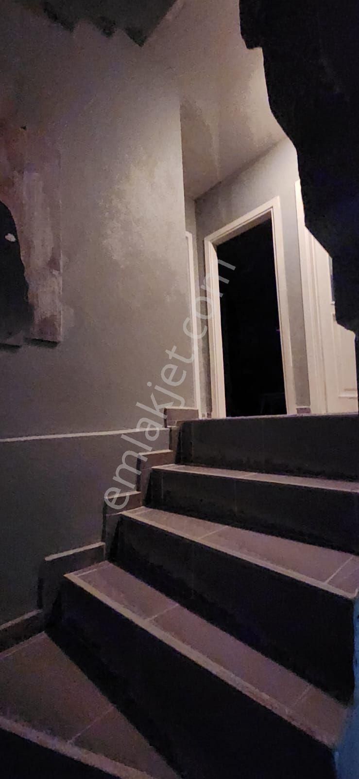 Tekirdağ Marmara Ereğli Sultan Köyde 160 Metre Arsanın İçinde Üç Katlı Geniş Bir Ev Satılık Tır - Görsel 11