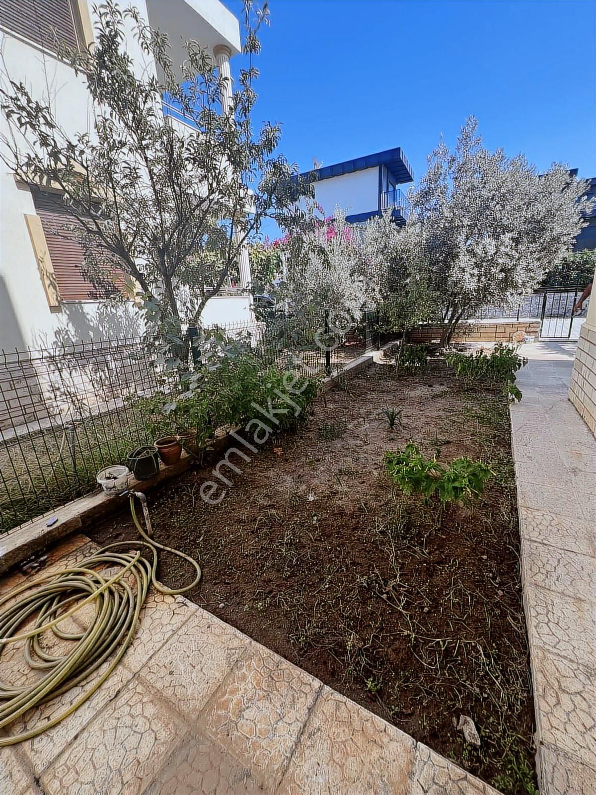 Gümüldür Sahilde Alman Mimarisi Geniş Ferah Villa - Görsel 16