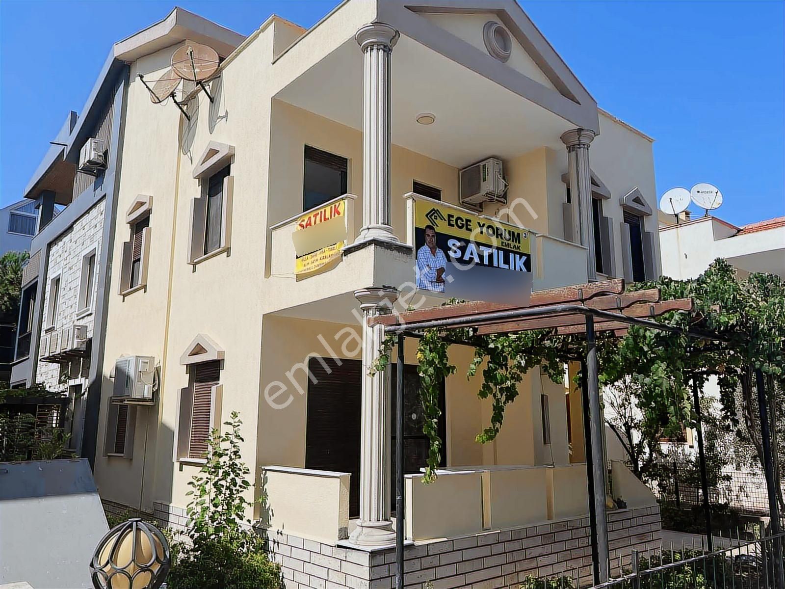 Gümüldür Sahilde Alman Mimarisi Geniş Ferah Villa