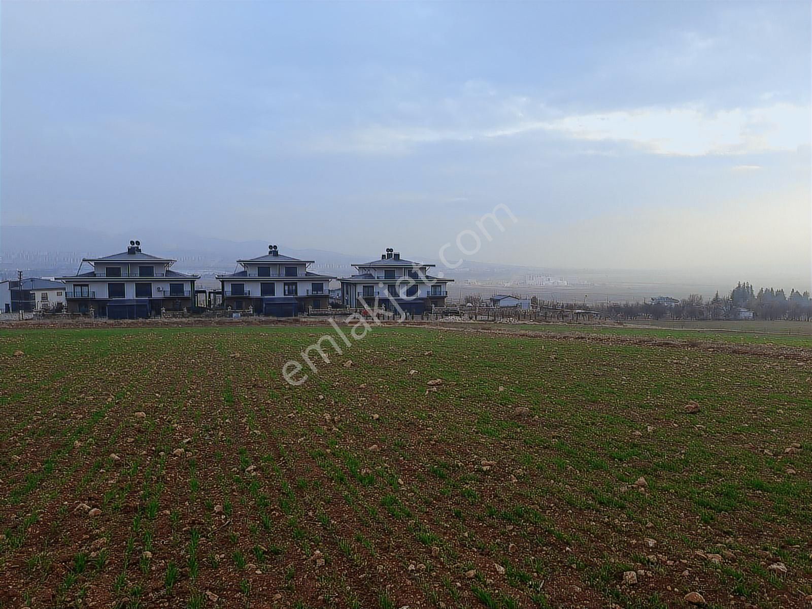 Hilalkent'te İmarlı Villa Yapımına Uygun Süper Yatırımlık Arsa - Görsel 5