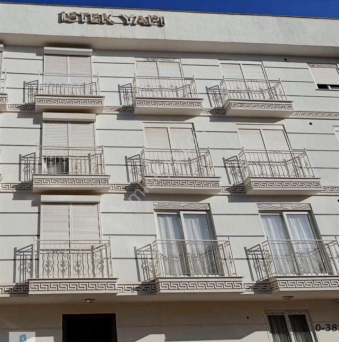 07 Truva Emlaktan Kumluca Merkezde Satılık Çok Geniş 1+1 Daire