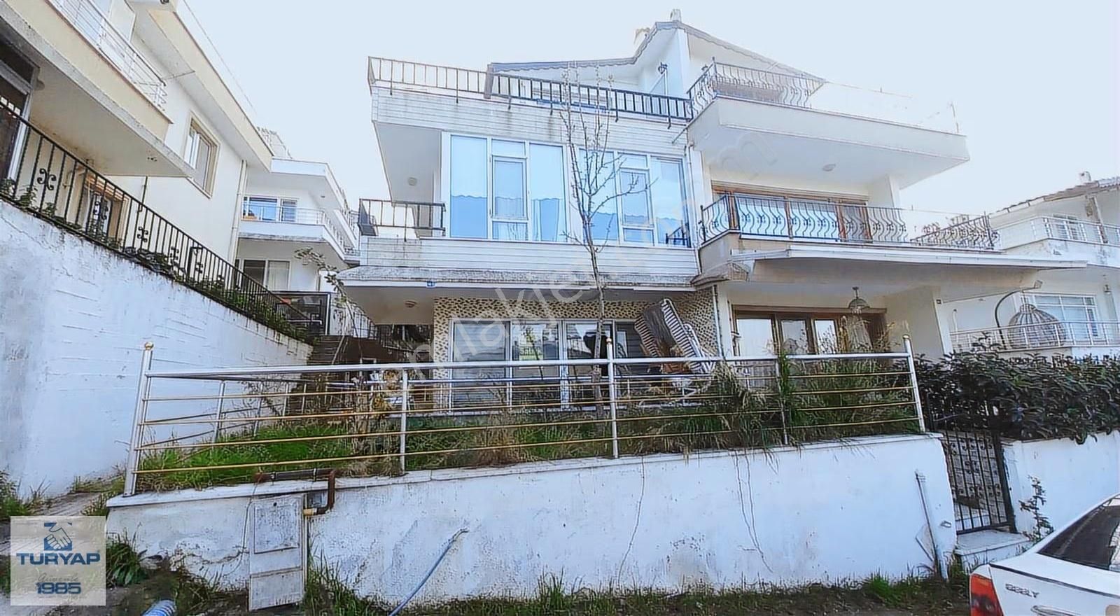 Turyap'tan Çınarcık Koruköy Sümer Sitesinde Satılık Villa