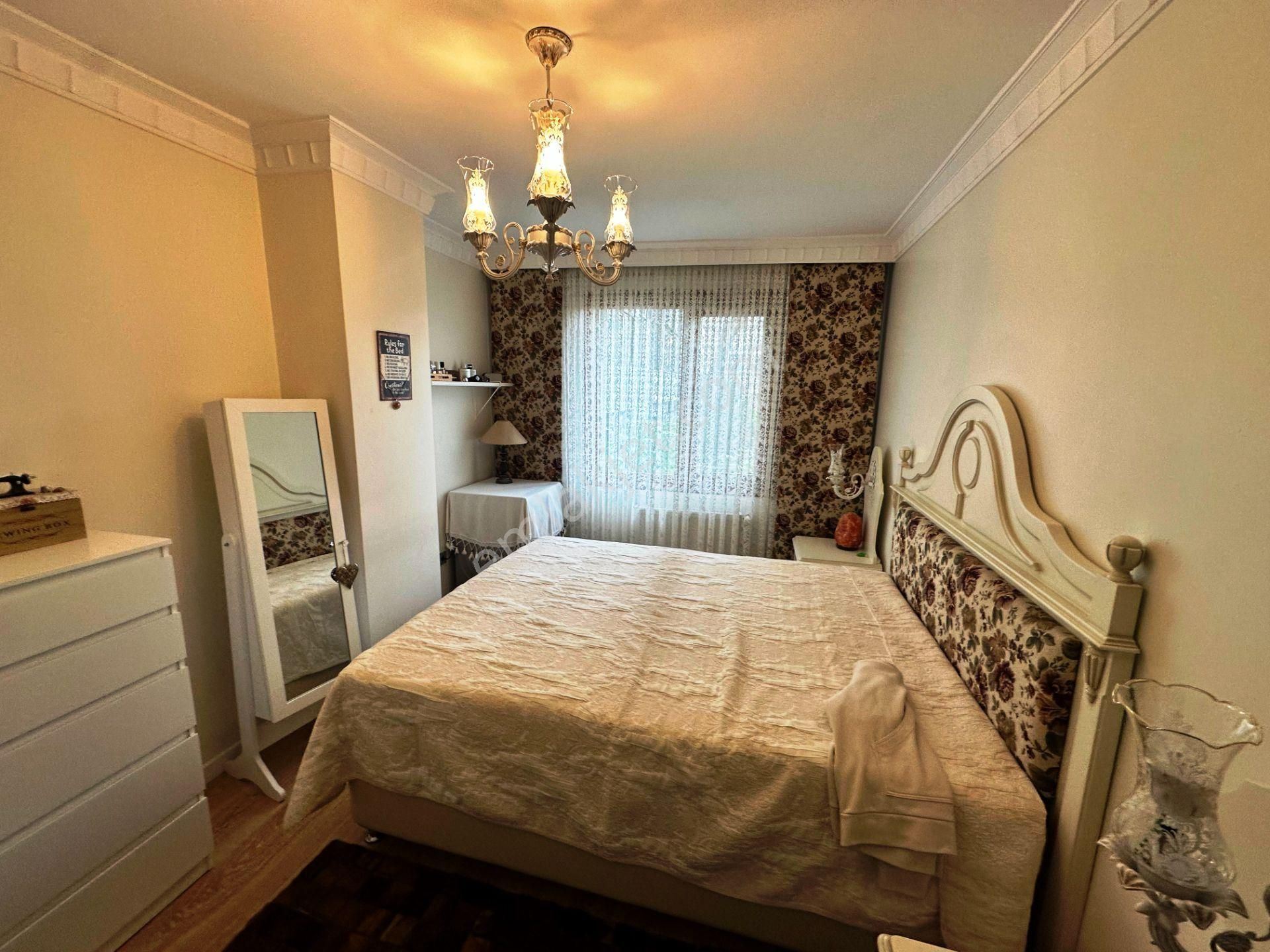 Altıntepe'de 14 Yıllık İskanlı 2.kat Kiracısız 125m2 Satılık 3+1 - Görsel 9