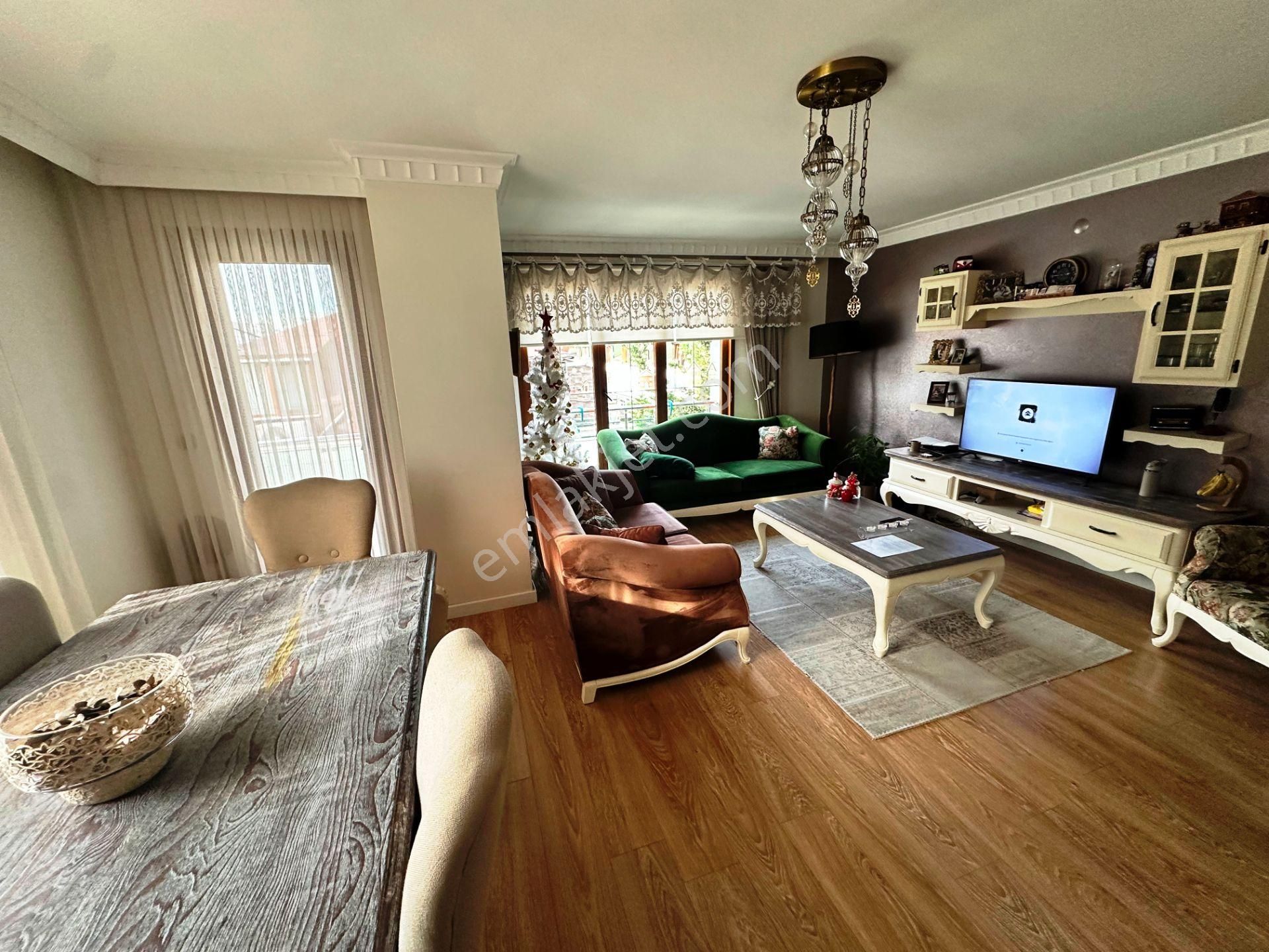 Altıntepe'de 14 Yıllık İskanlı 2.kat Kiracısız 125m2 Satılık 3+1 - Görsel 4