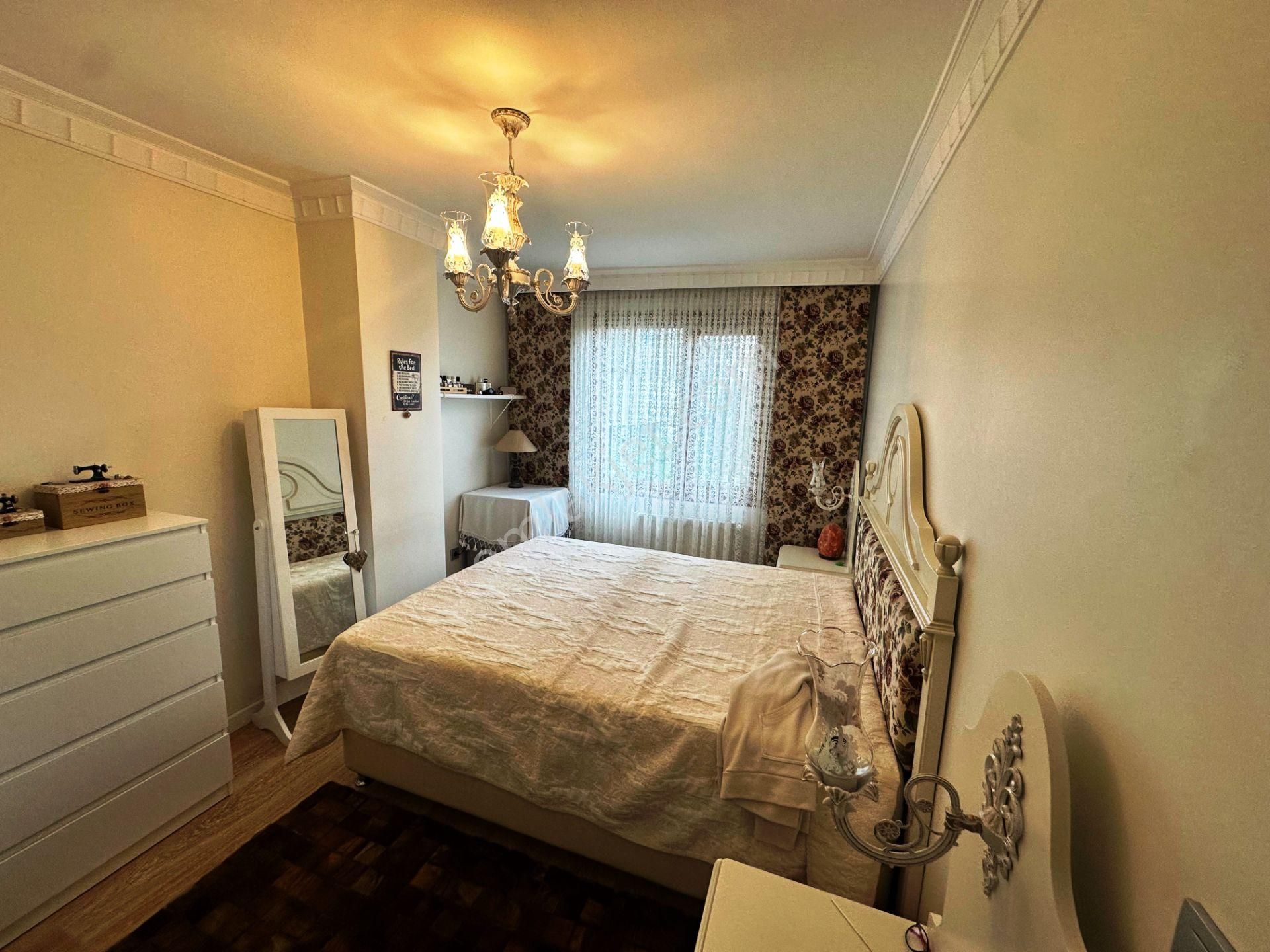 Altıntepe'de 14 Yıllık İskanlı 2.kat Kiracısız 125m2 Satılık 3+1 - Görsel 8