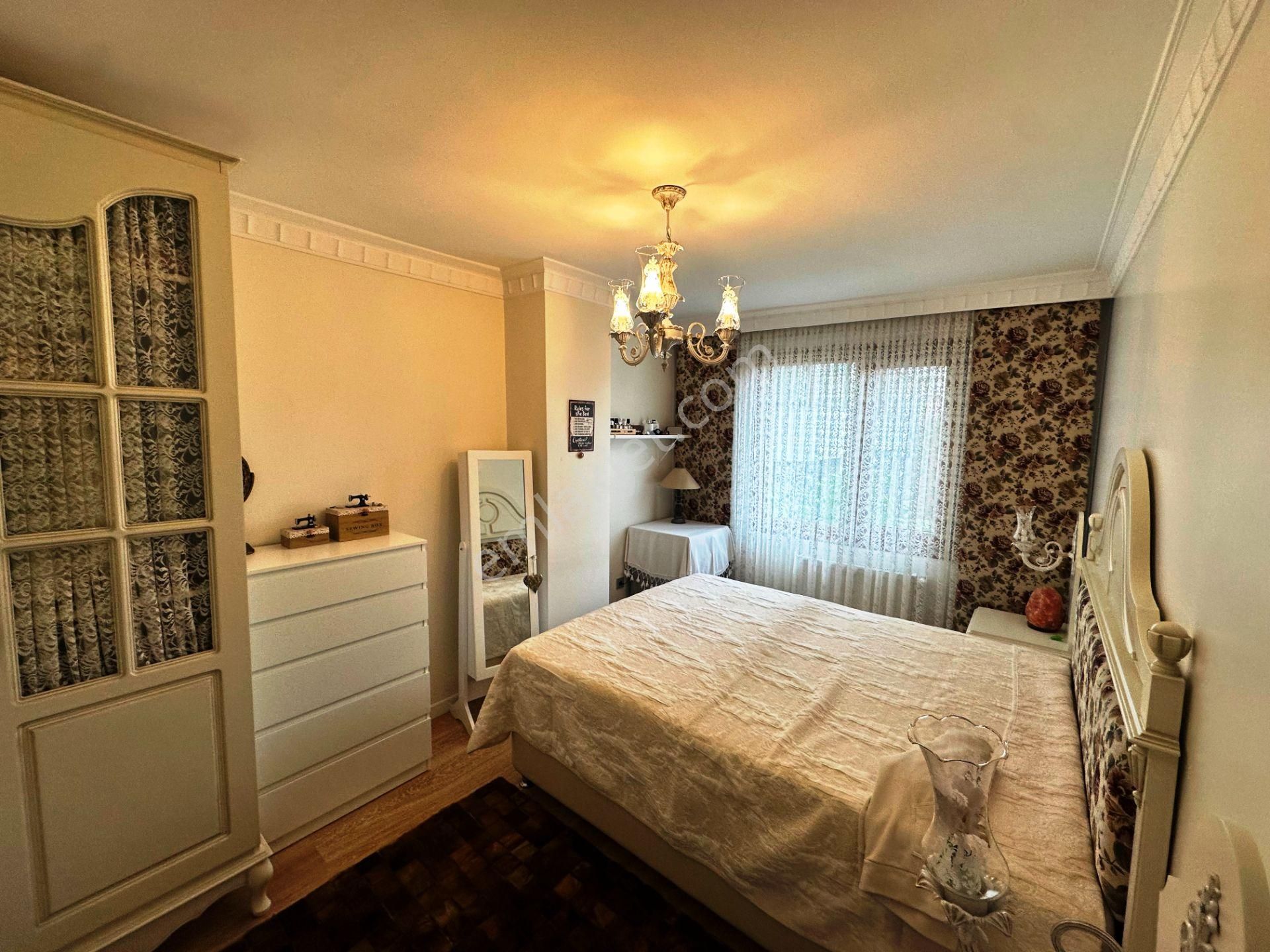 Altıntepe'de 14 Yıllık İskanlı 2.kat Kiracısız 125m2 Satılık 3+1 - Görsel 6