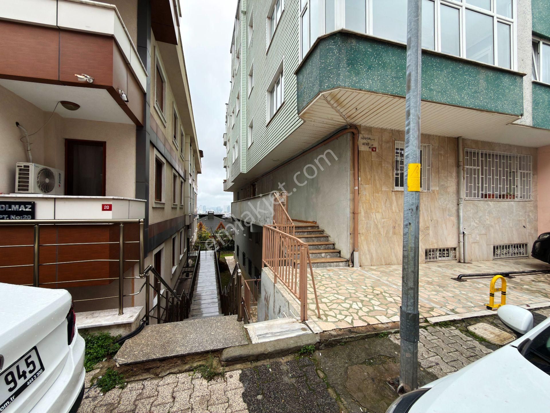 Büyük Çamlıca Camii Yakını 95m2 Çift Wc'li Kombili Kiralık 2+1