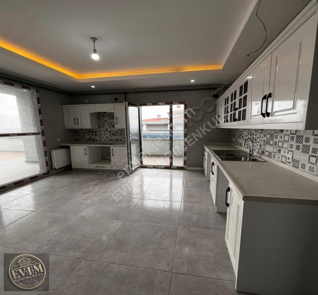 Evim'den Tepede Site İçi Muhteşem Teraslı 260m2 3+1 Arakat Daire - Görsel 9