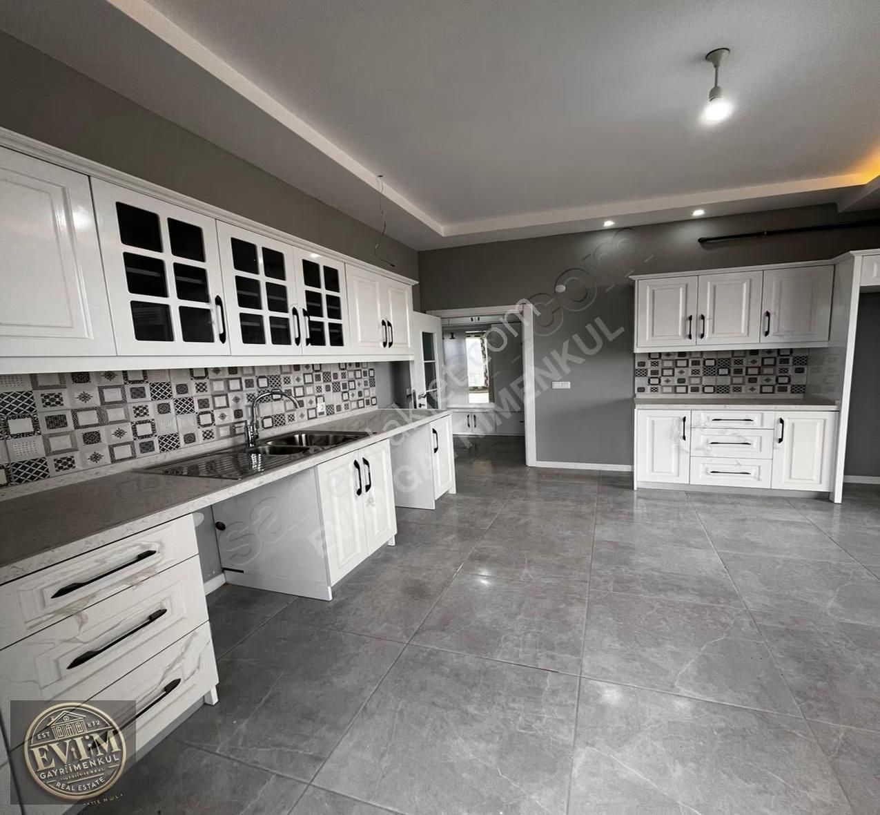 Evim'den Tepede Site İçi Muhteşem Teraslı 260m2 3+1 Arakat Daire - Görsel 31