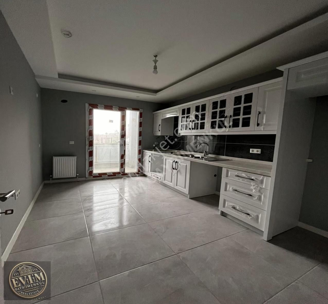 Evim'den Tepe'nin İncisinde Sitede Havuz Cephe Satılık 3+1 Daire - Görsel 3