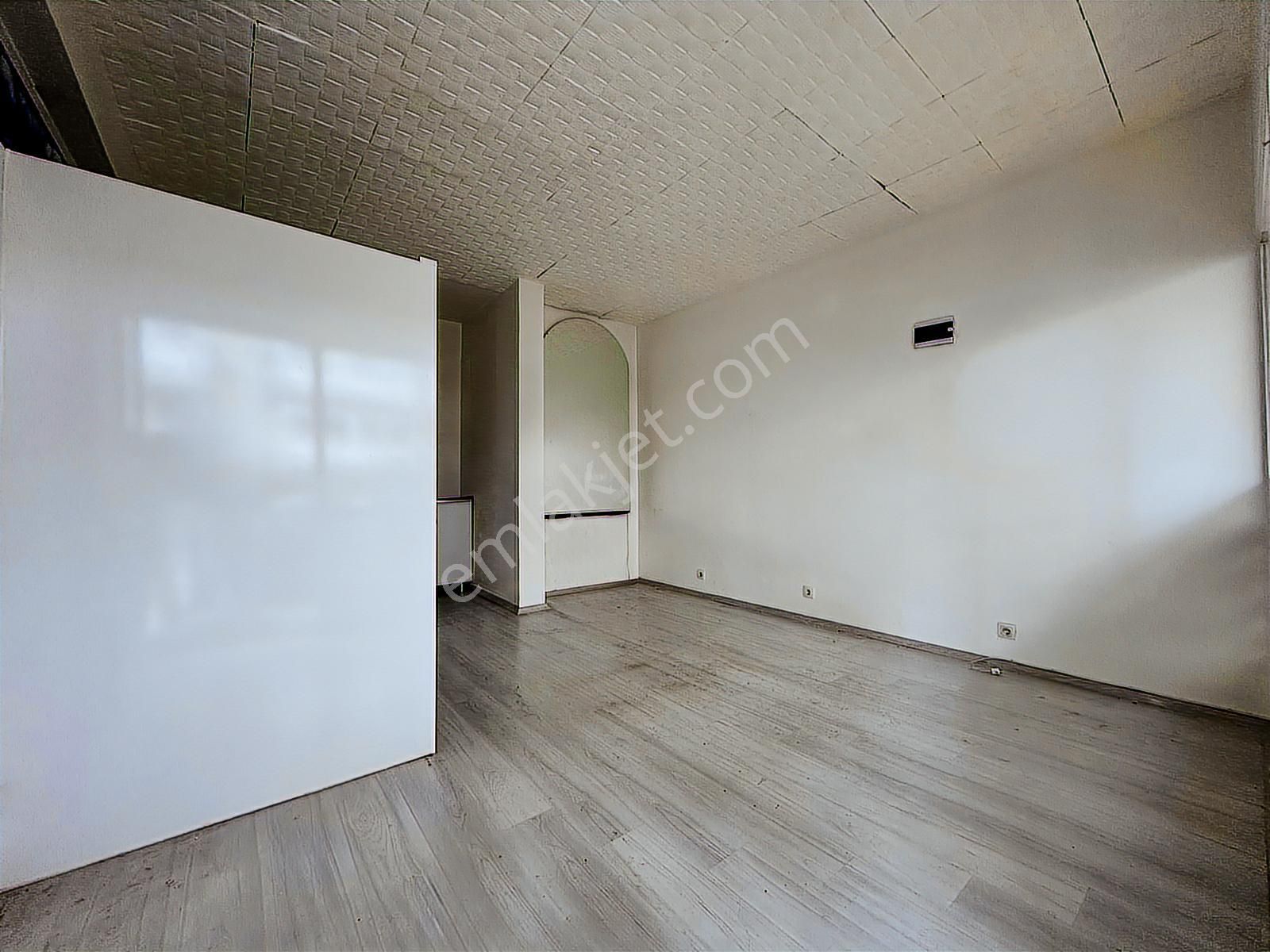 Gzt. Hasan Tahsin Cad Satılık Kiracısız İş Yeri - Hastane Yakını