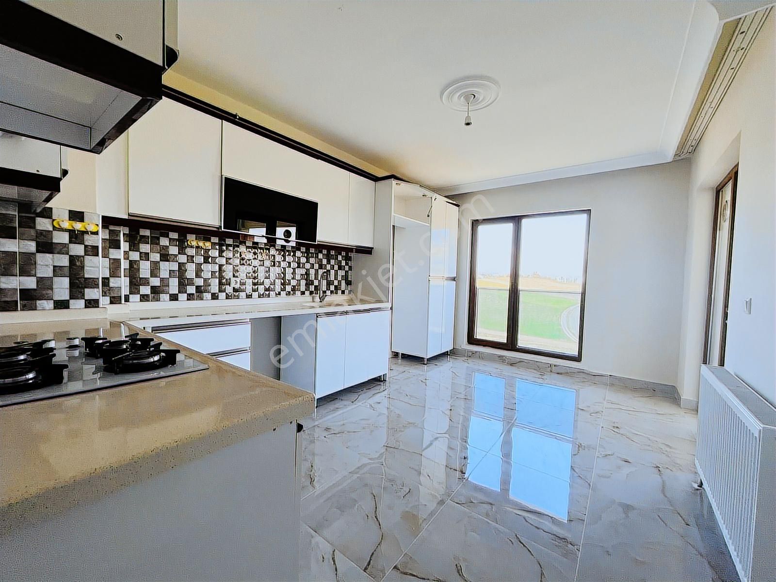 Yüce'den ▓site İçi 3+1 8.katta Teras.b,çift Banyo,çift Kilerli..