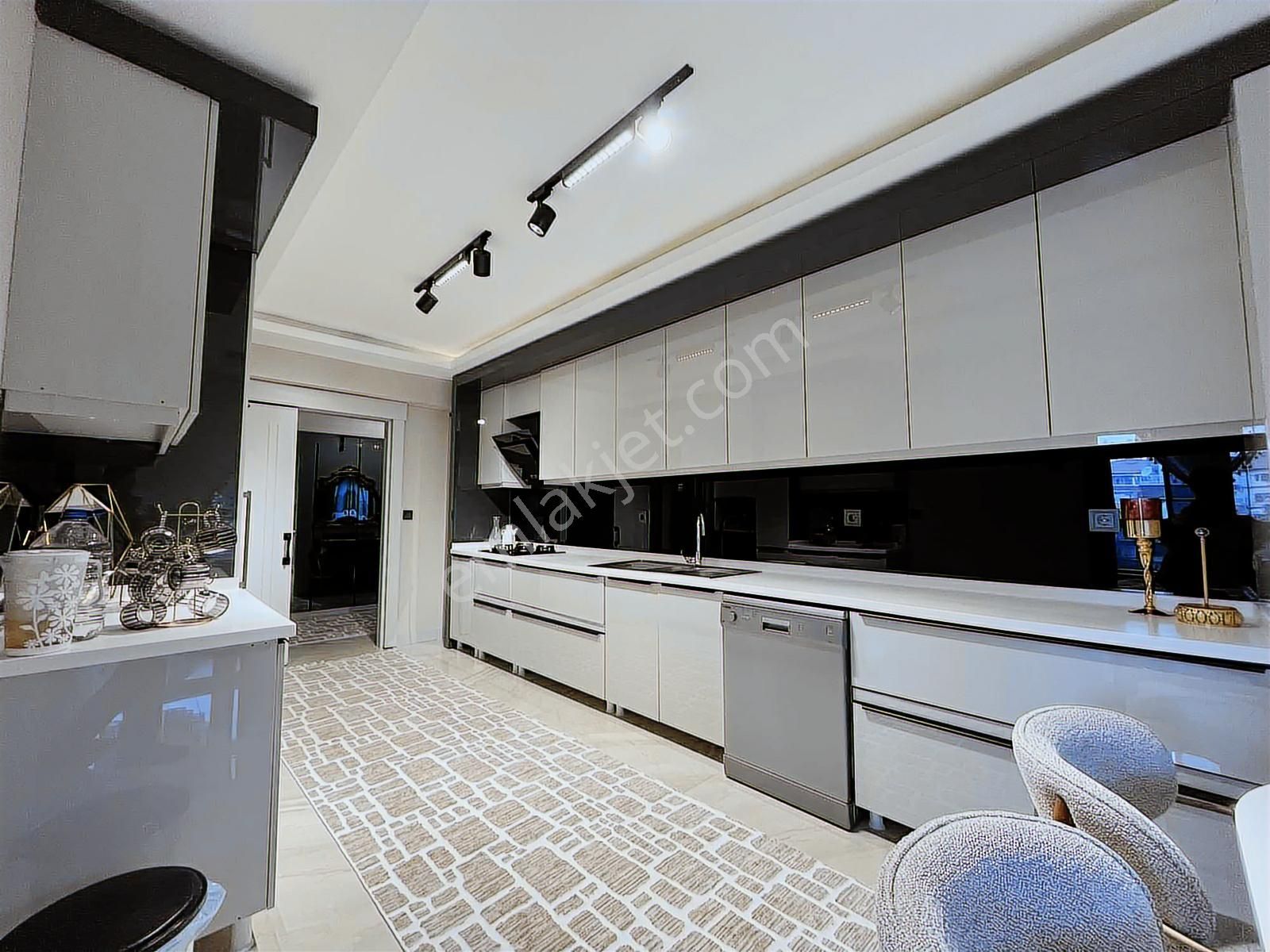 Yüce'den▓4+1alttan Isıtma Şehrin Kalbinde Ultra Lüx Site Dairesi - Görsel 14