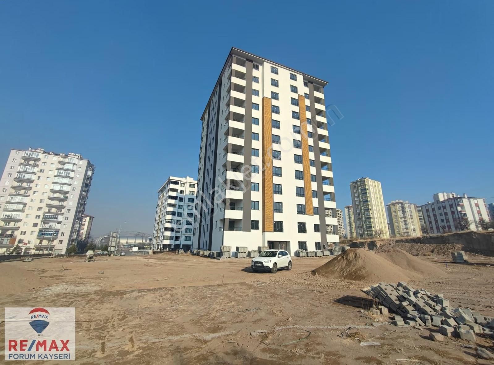 Esentepe Mahallesinde Hobi Bahçeli Satılık Sıfır 3+1 Daire - Görsel 28