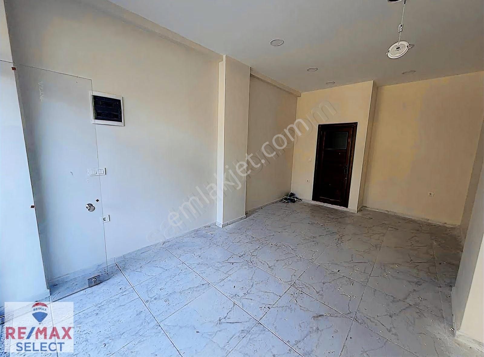 Remax Ozan Tandoğan İşlek Cadde Sıfır Kiralık Mağaza - Görsel 12
