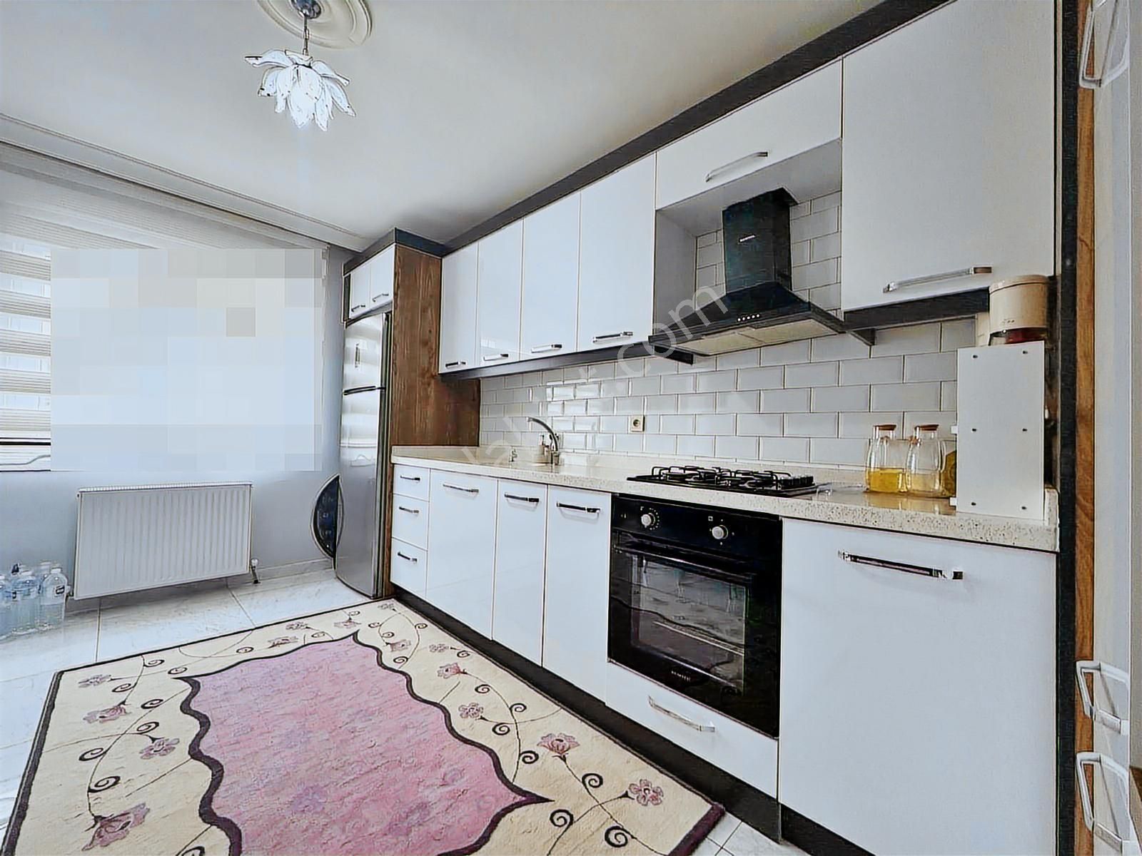 Yuvam Gayrimenkul'den Kat Konumunda Y.giriş Acil Satılık 3+1