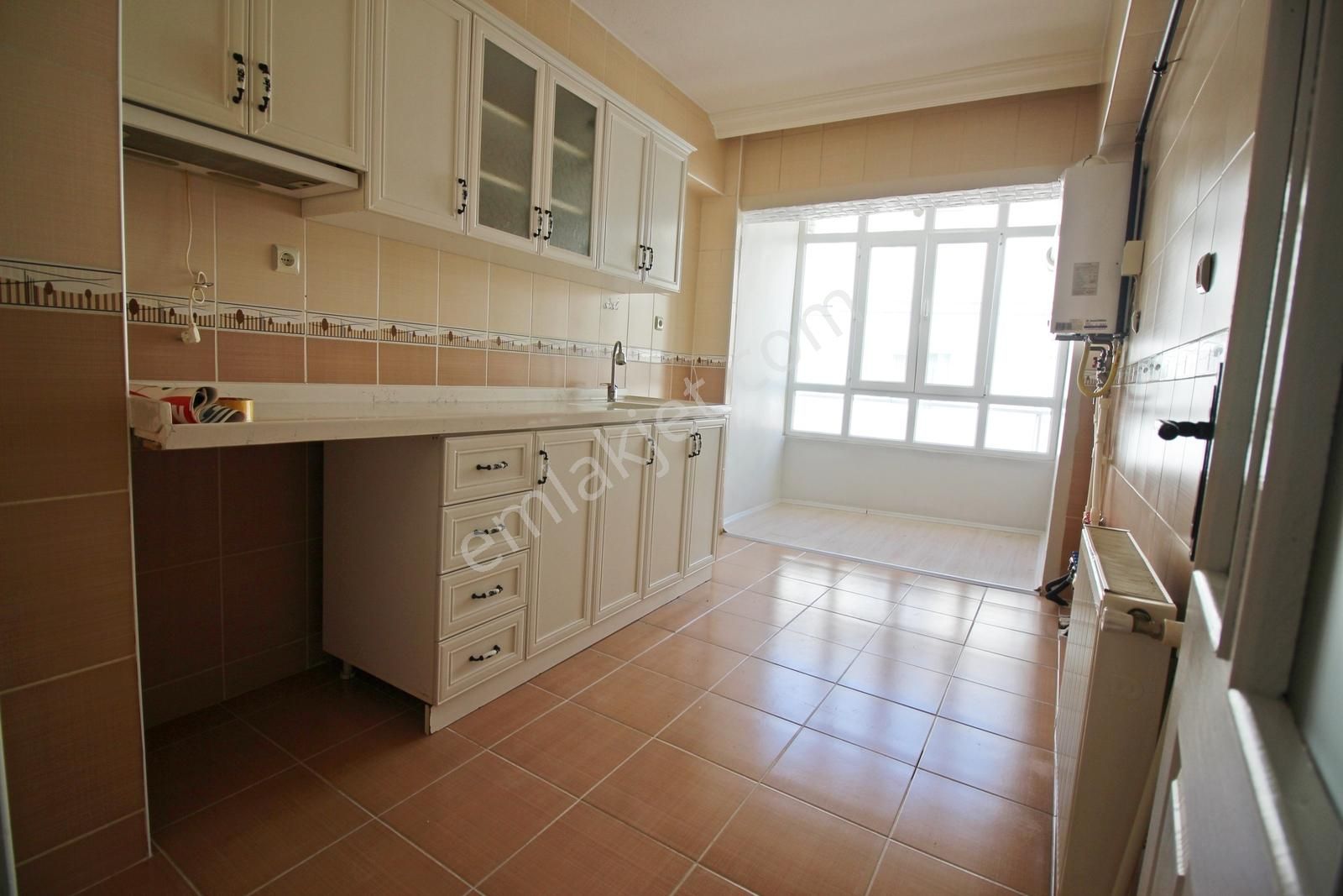 30 Ağustos'ta Hikmet Özer Cad. Yakını Katta Masrafsız 3+1 Daire