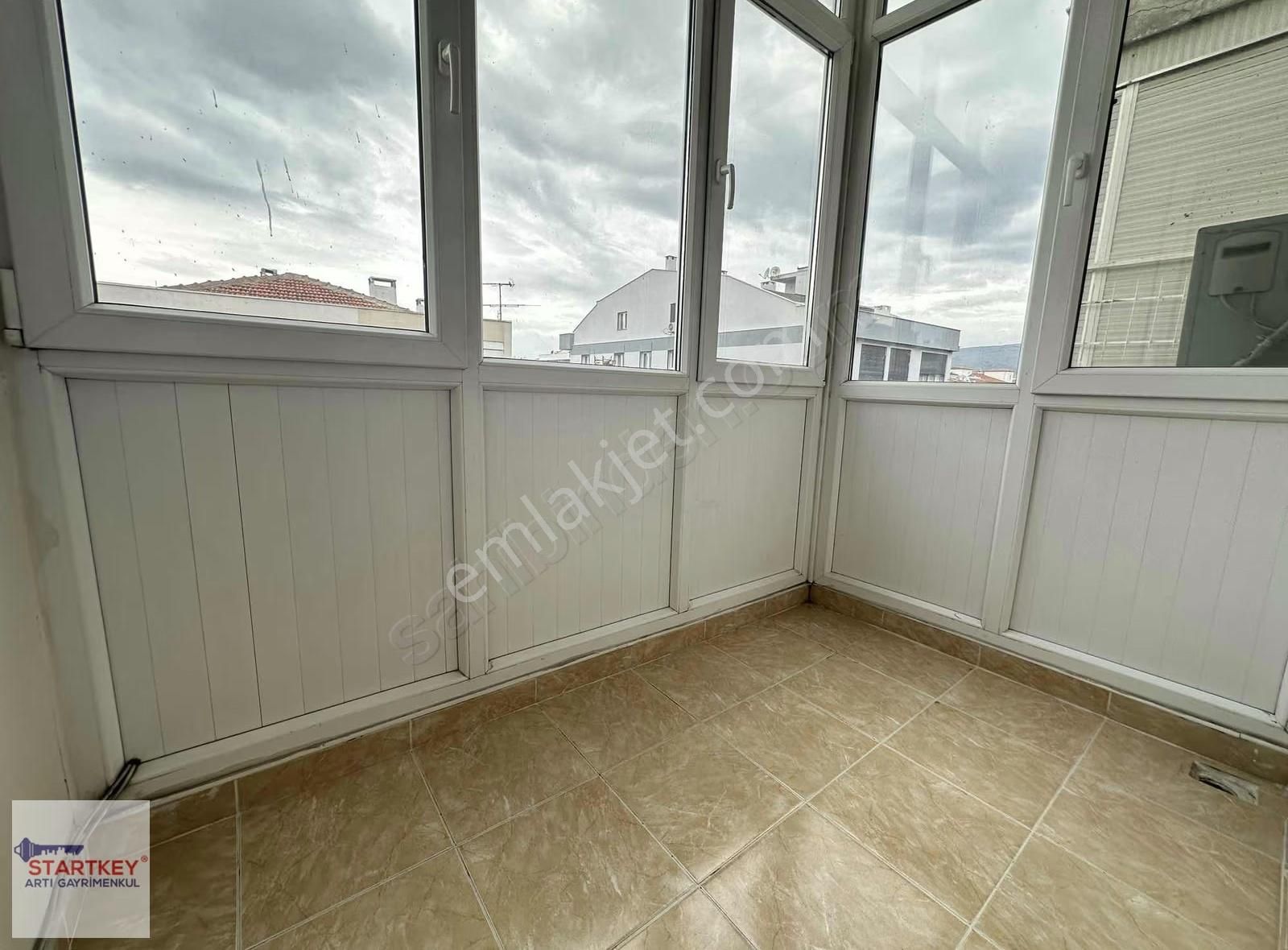 Karşıyaka Girne Caddesi Üzerinde Geniş Arakat Satılık 3+1 Daire - Görsel 27