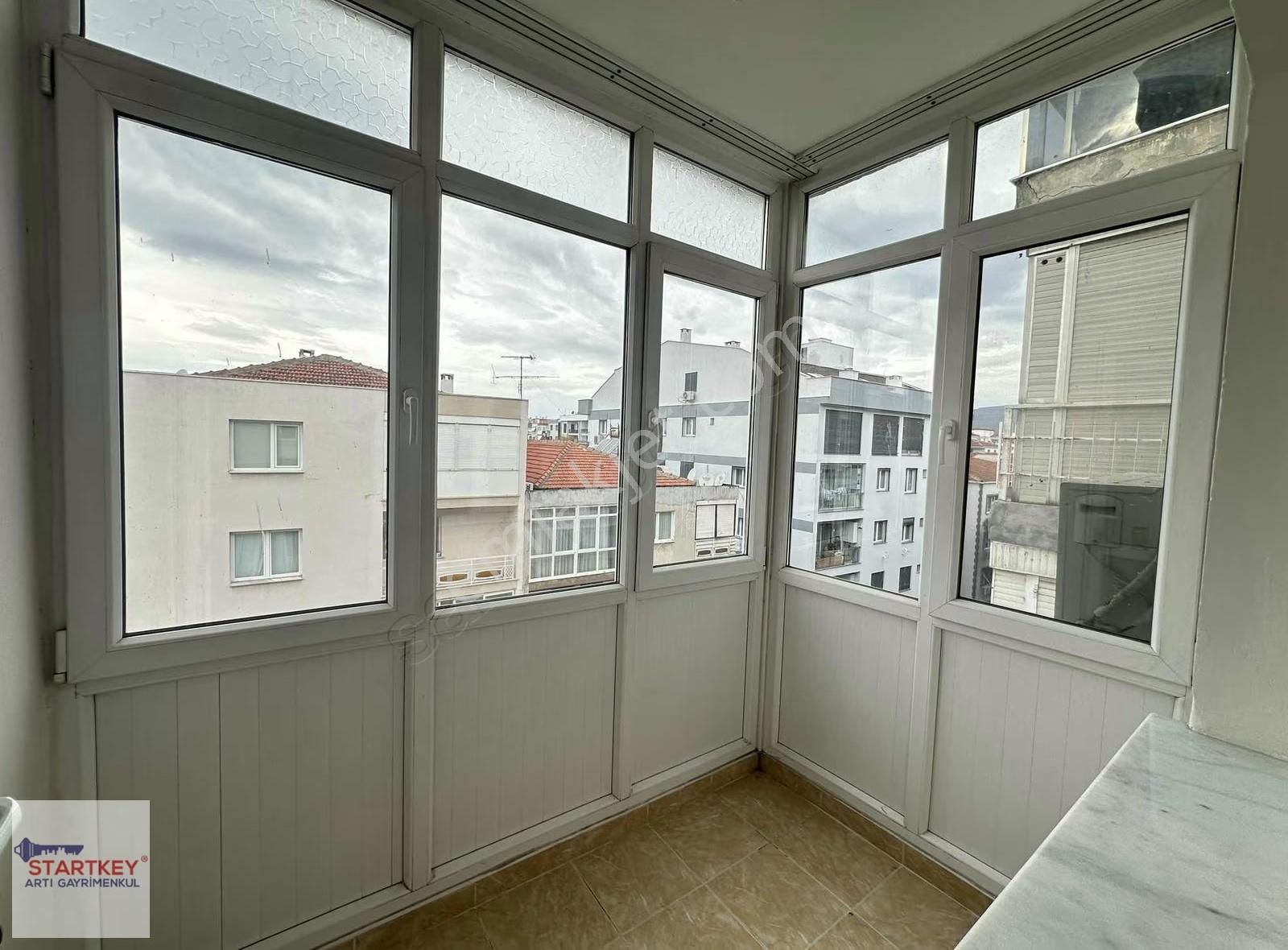 Karşıyaka Girne Caddesi Üzerinde Geniş Arakat Satılık 3+1 Daire - Görsel 13