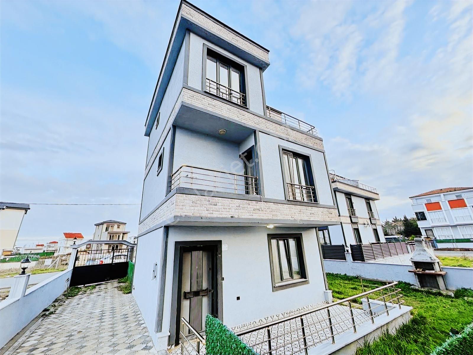 Kupon Müstakil!! 4+1 Teraslı İskanlı Müstakil 220 M2 Net! - Görsel 2