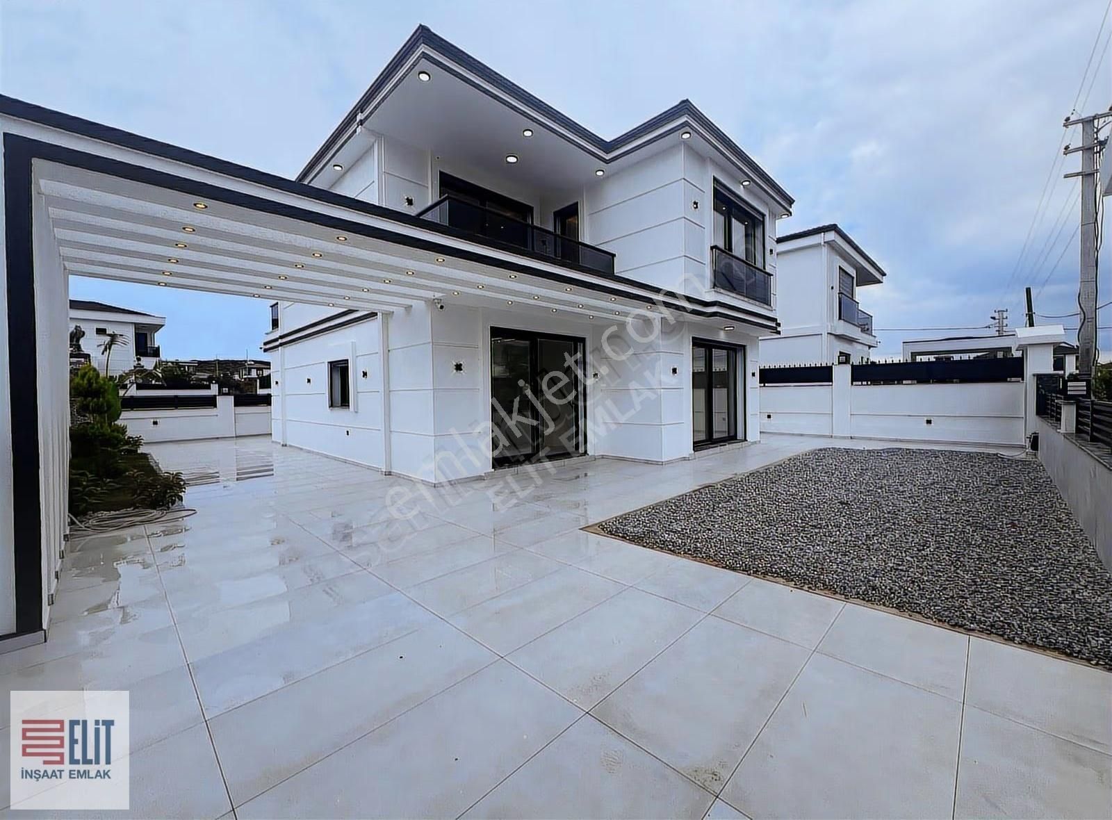 Didim Villalar Bölgesinde 300m2 İçinde Tam Bağımsız 4+1 Villa