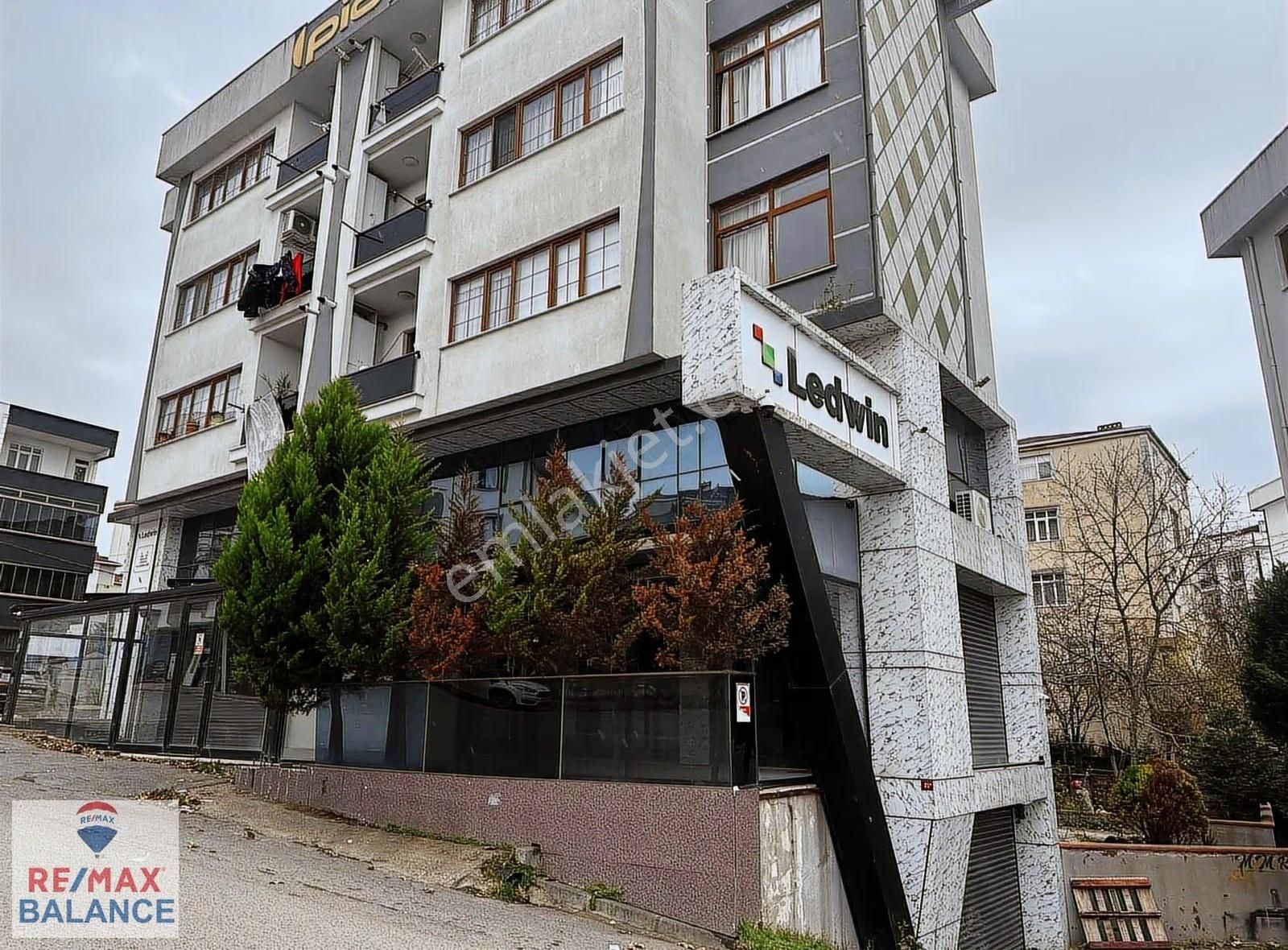 Tuzla Aydınlı Kiralık 400 M2 3 Katlı Dükkan