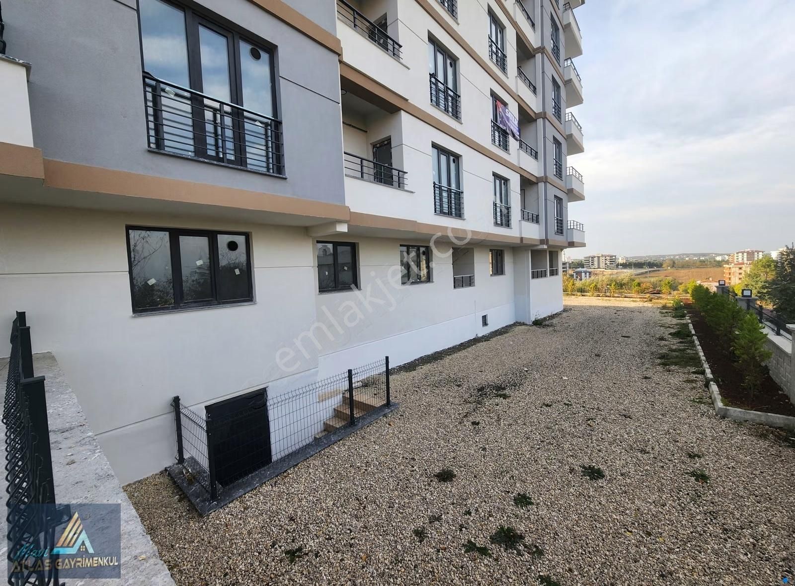 Mavi Atlas'tan Atakum'da İskanlı Ara Kat Sıfır 1+1 Daire - Görsel 15