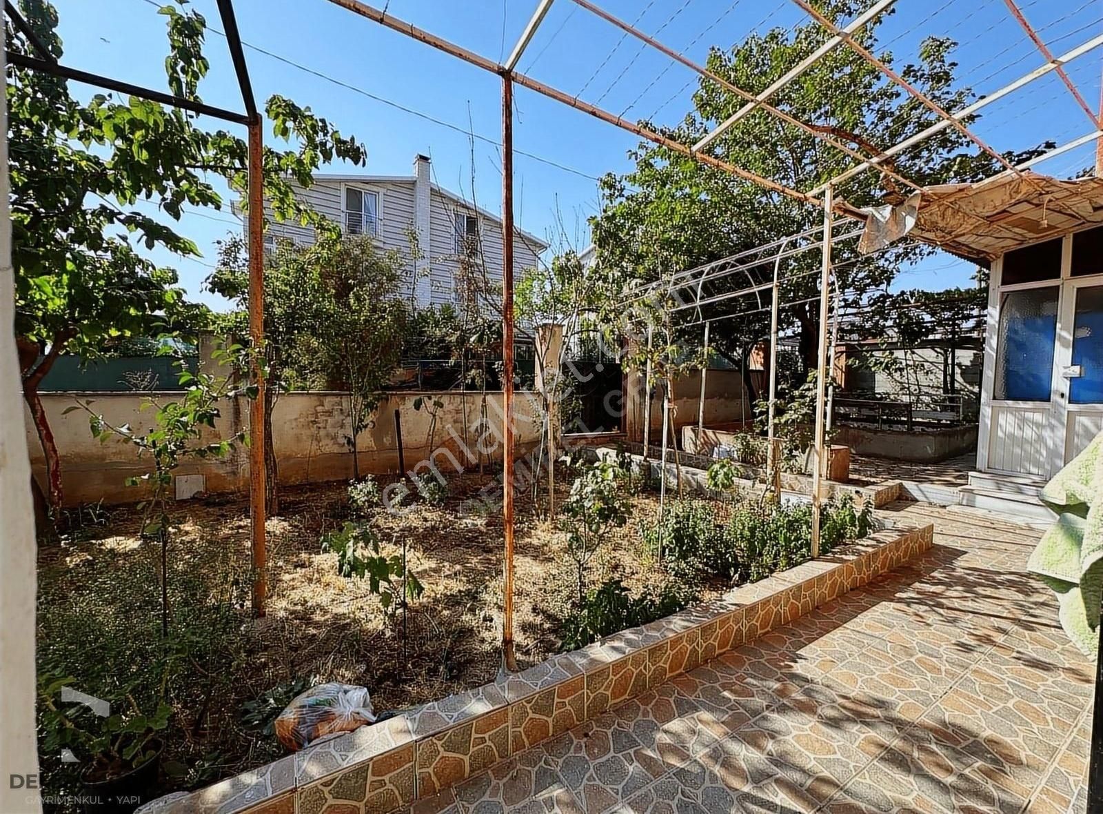 Yeniçiftlik Mahallesi Denize 5 Dakika Acil Satılık 3 Katlı Ev ! - Görsel 16