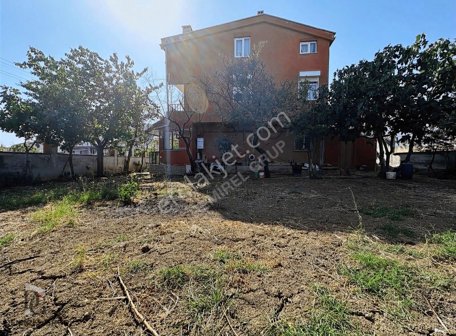 Yeniçiftlik Mahallesi Denize 5 Dakika Acil Satılık 3 Katlı Ev ! - Görsel 4