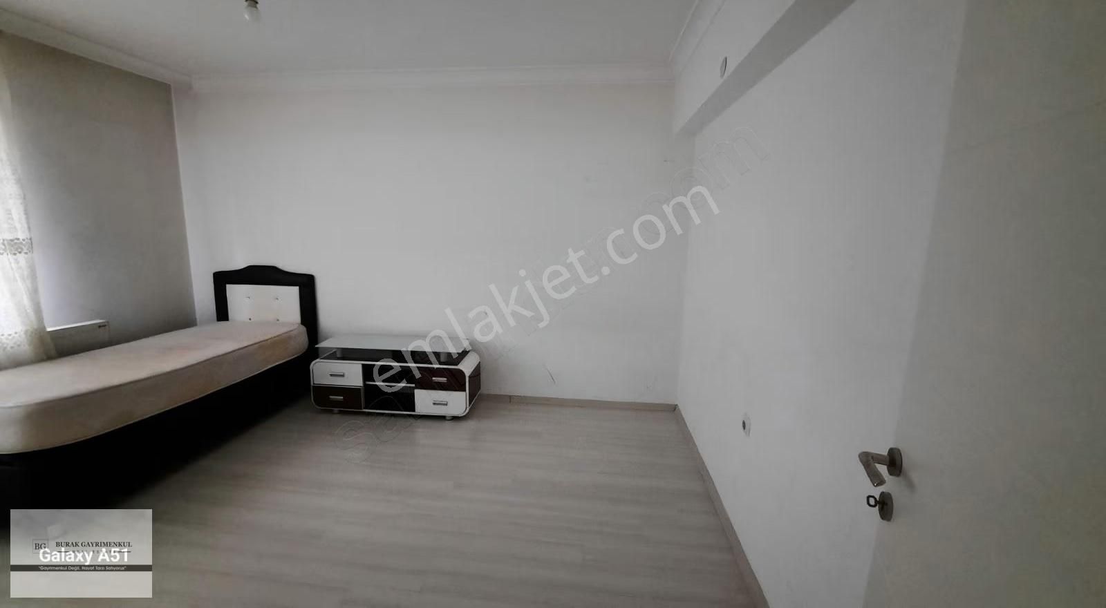 Metroya Yakın Sıfır Ayarında Arakat Eşyalı 2+1 Daire - Görsel 17