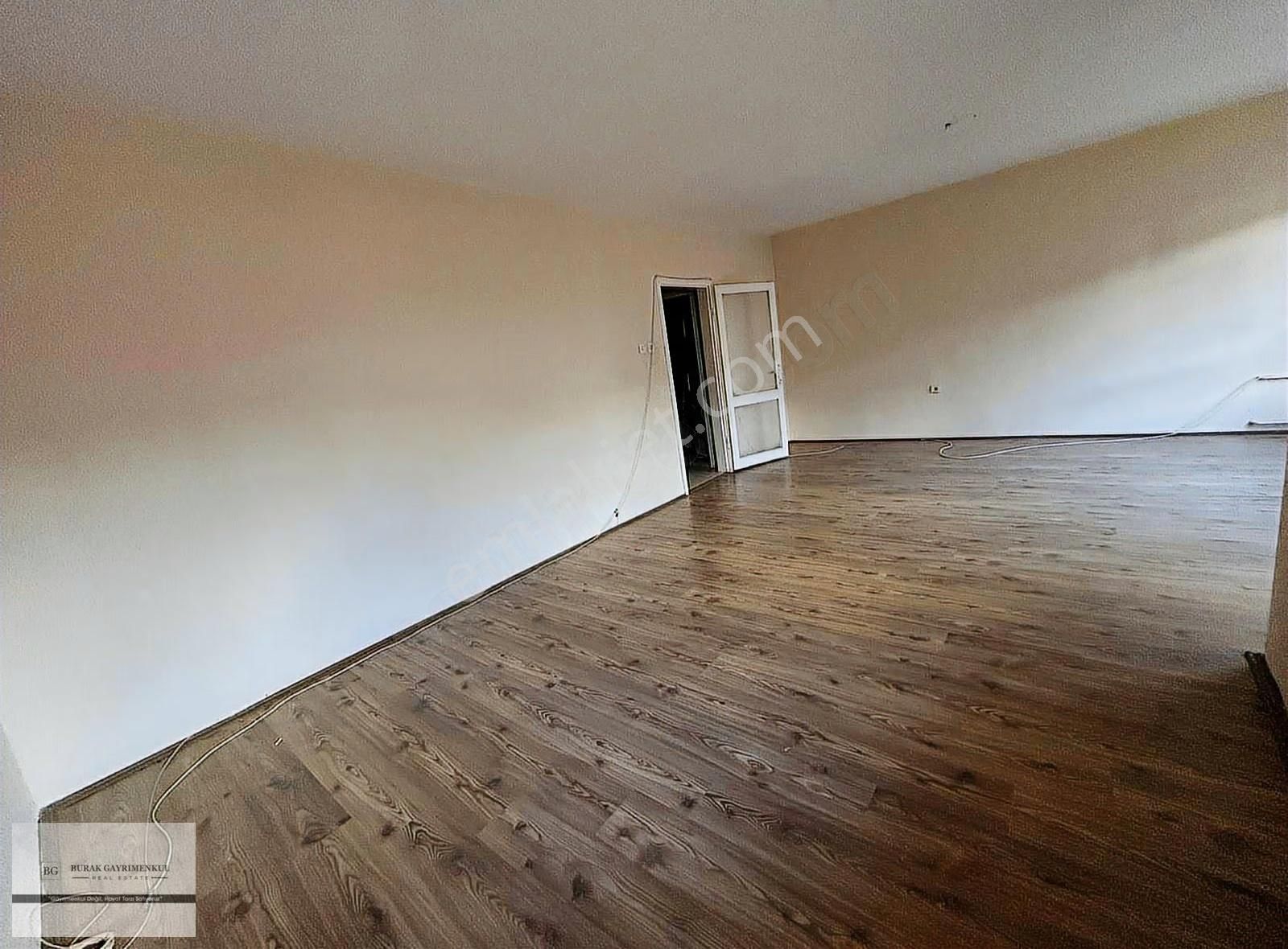 Fırsat Metroya Atlantis'e Yürüme Mesafesinde Ara Katta Yapılı