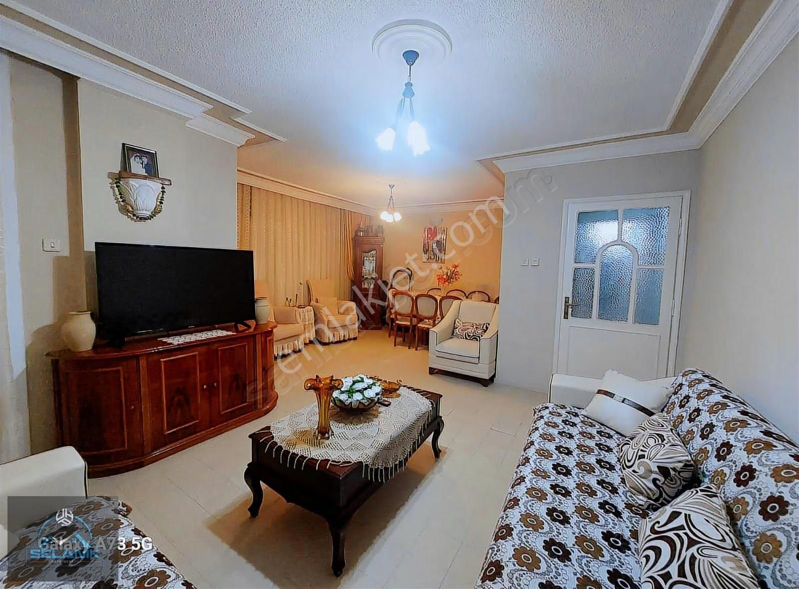 Selanikten Mithatpaşa'da 3+1 Kapalı Mutfaklı Oldukça Geniş Daire