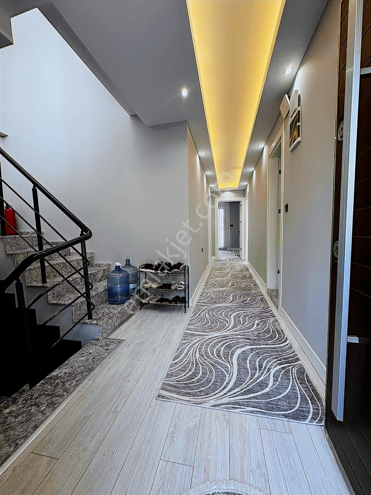 Buca Belenbaşı Havuzlu Villa 556 M2 Tek Tapulu - Görsel 9