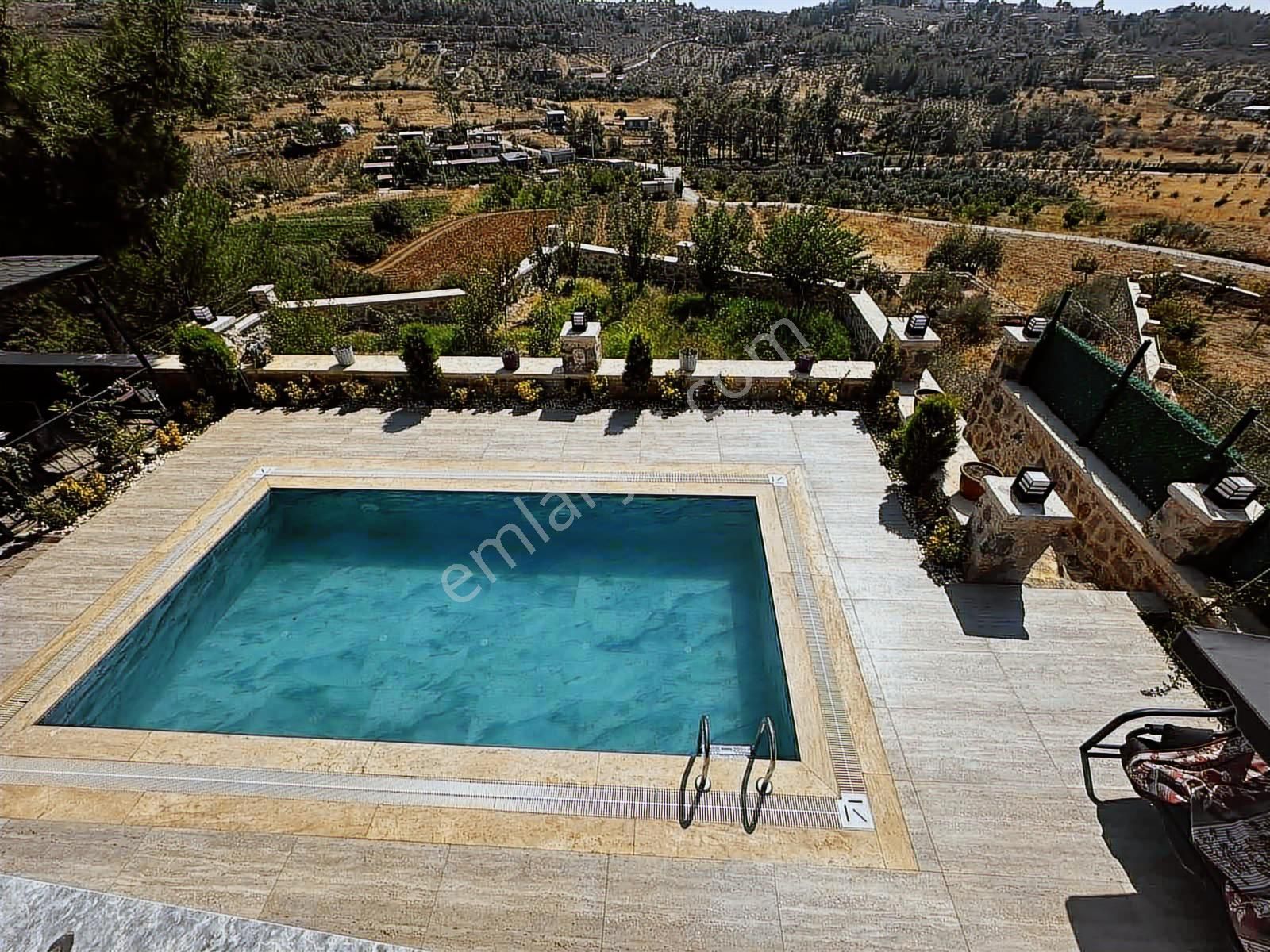 Buca Belenbaşı Havuzlu Villa 556 M2 Tek Tapulu - Görsel 4