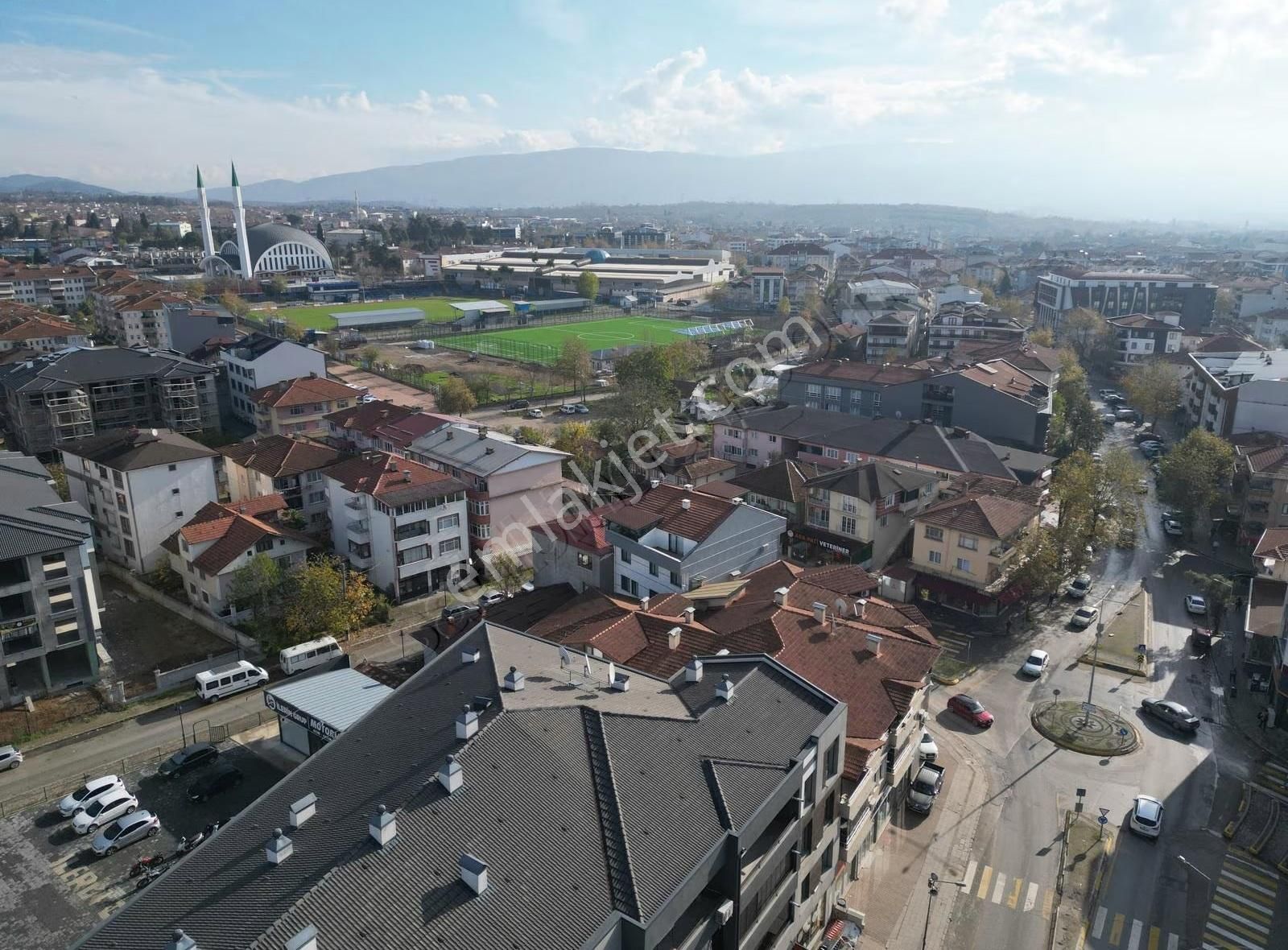 Meriç Çayrak'tan Mükemmel Konumda Kiralık Arakat Daireler