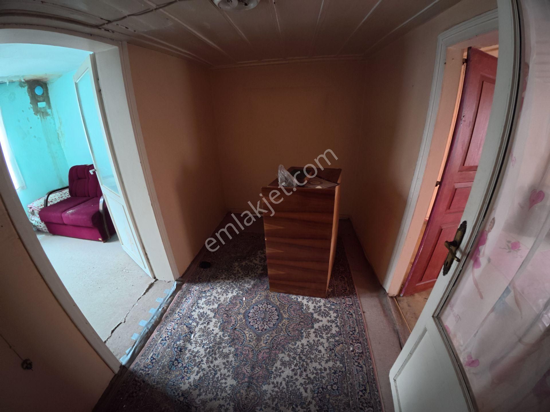 Merkezde Satılık Tarihi Dokuya Sahip Rum Evi + Dükkân - Görsel 3