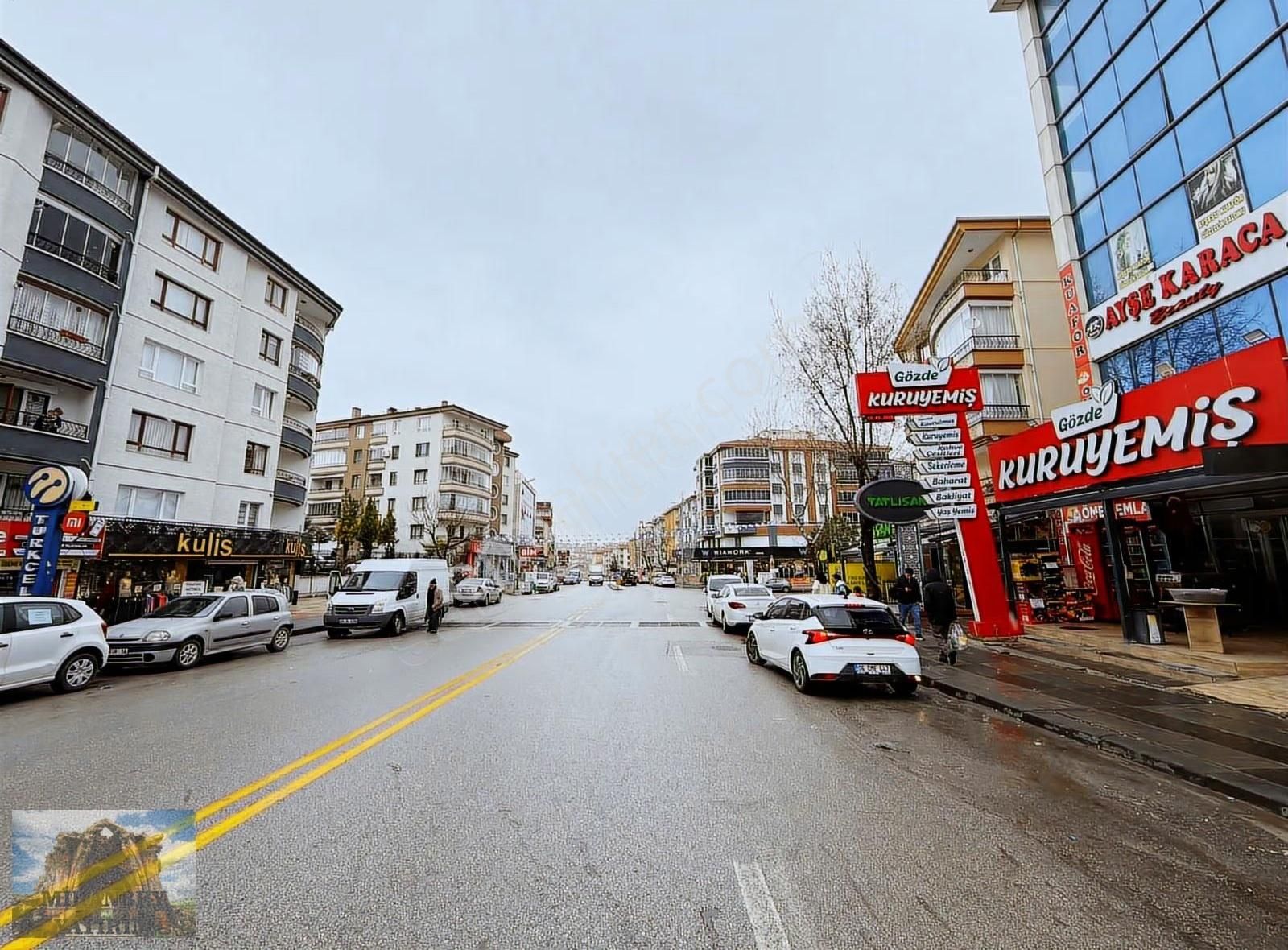 Mutlu Cad. Üzeri Katta Asansörlü Full Yapılı Açık Cepheli 3+1!! - Görsel 28