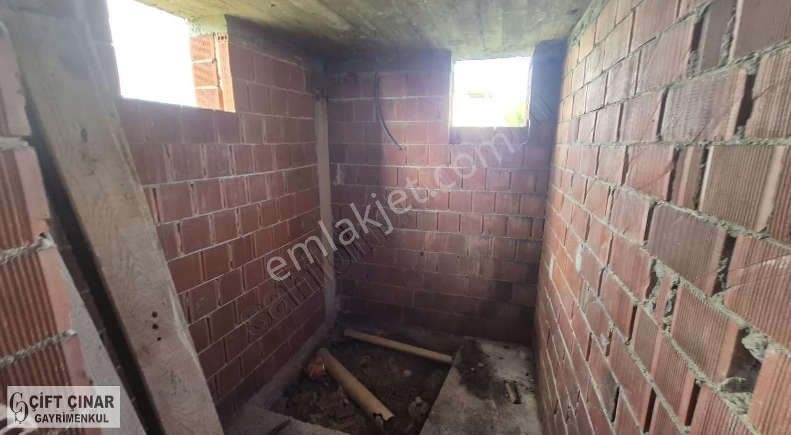 Gülbahçe'de Müstakil Bahçeli Natamam Mükemmel Konumda Villa - Görsel 17