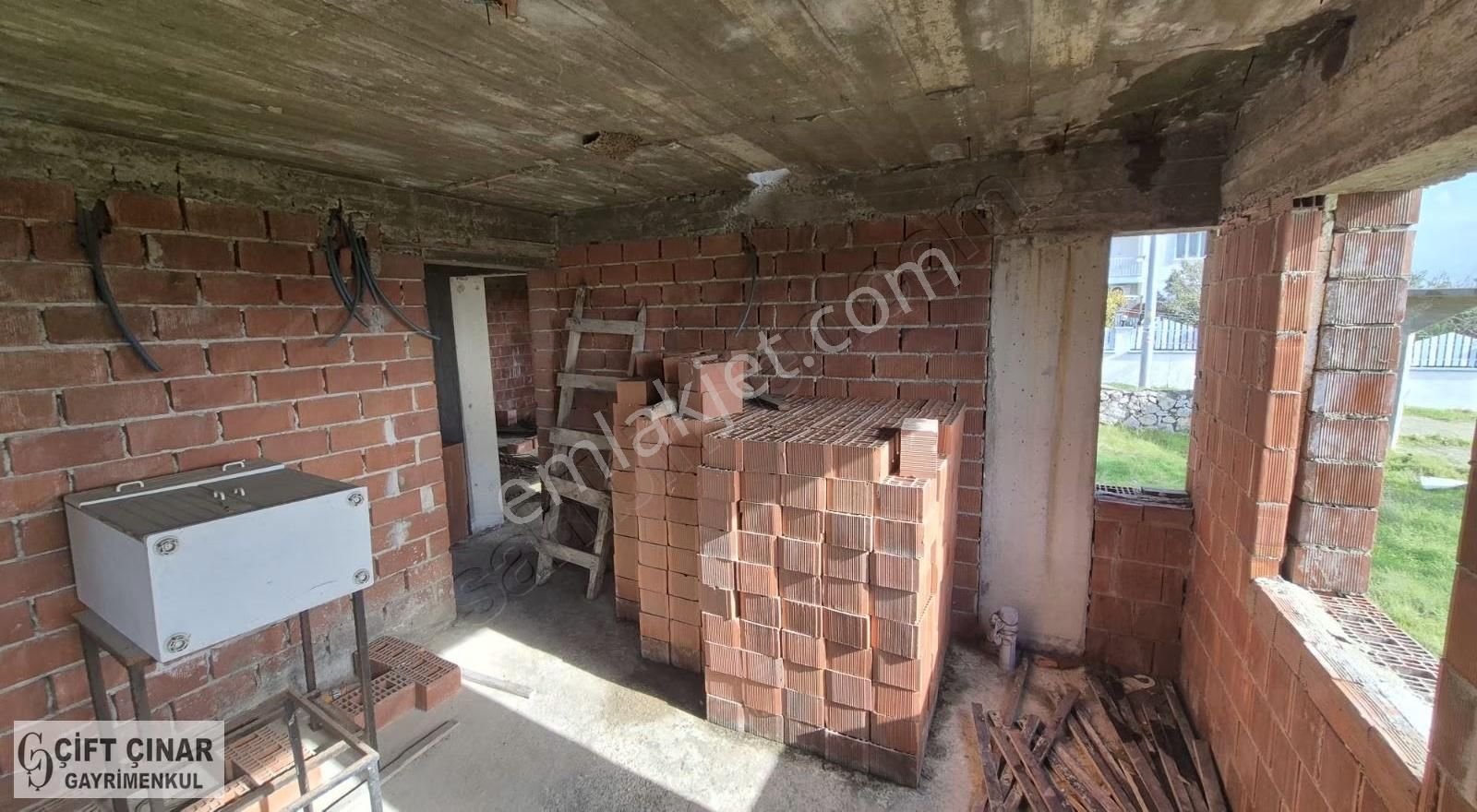 Gülbahçe'de Müstakil Bahçeli Natamam Mükemmel Konumda Villa - Görsel 14