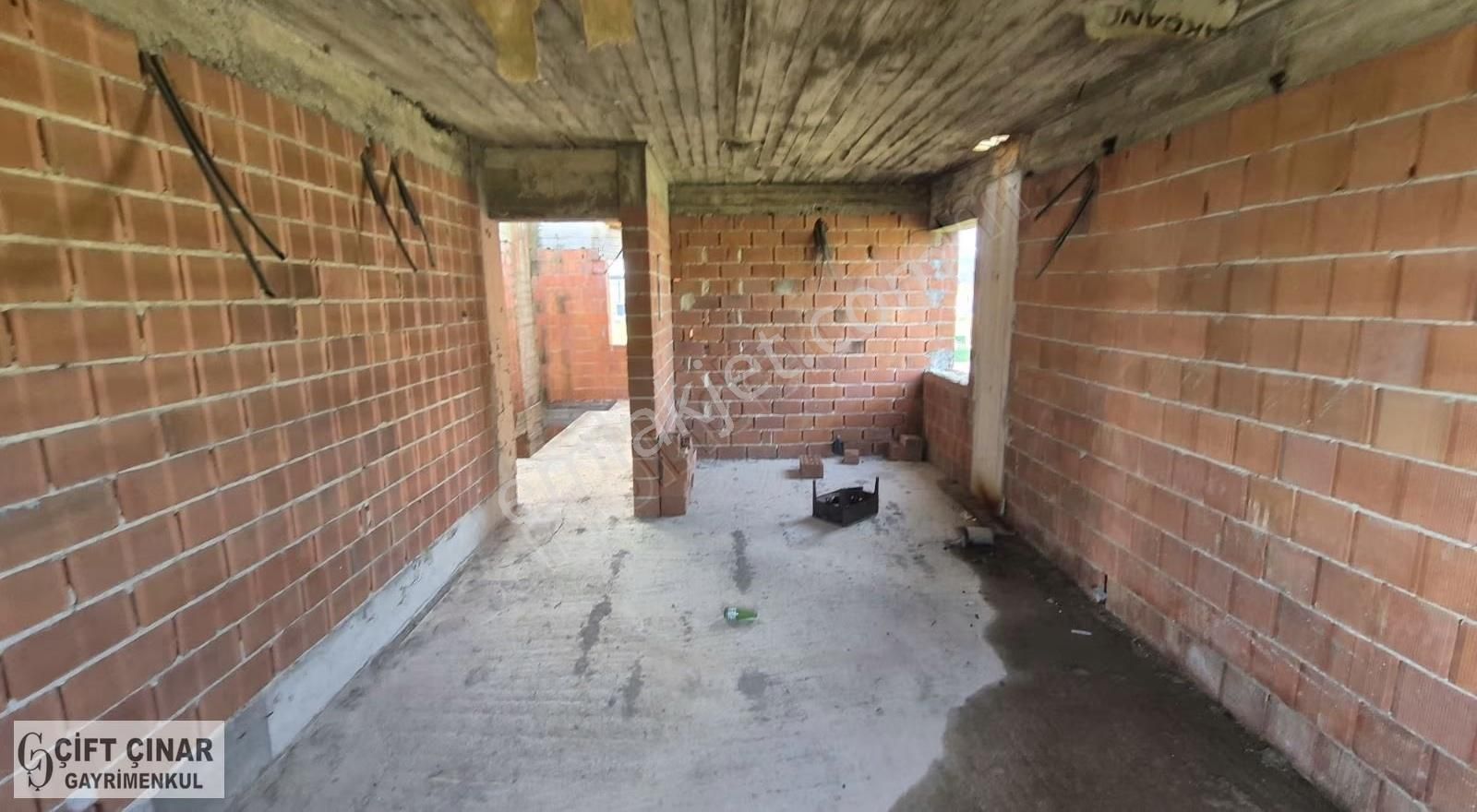 Gülbahçe'de Müstakil Bahçeli Natamam Mükemmel Konumda Villa - Görsel 25