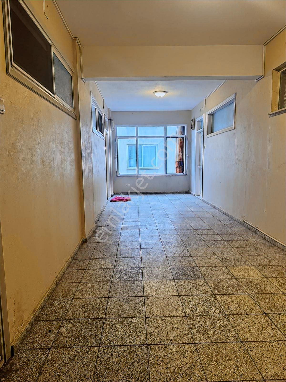 520 Gayrimenkulden Denize Sıfır Konumda 2+1 Daire Satılık - Görsel 2