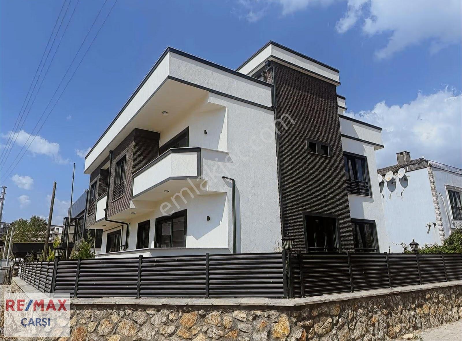 Başiskele Merkezde 6+1 Sıfır Satılık Villa - Görsel 6