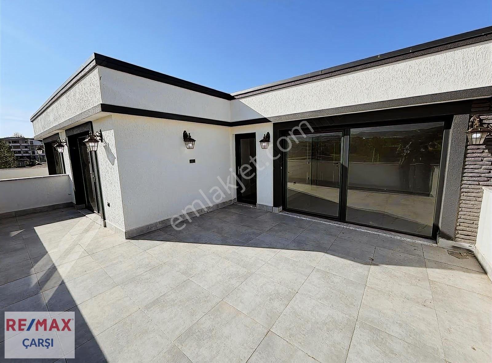 Başiskele Merkezde 6+1 Sıfır Satılık Villa - Görsel 17